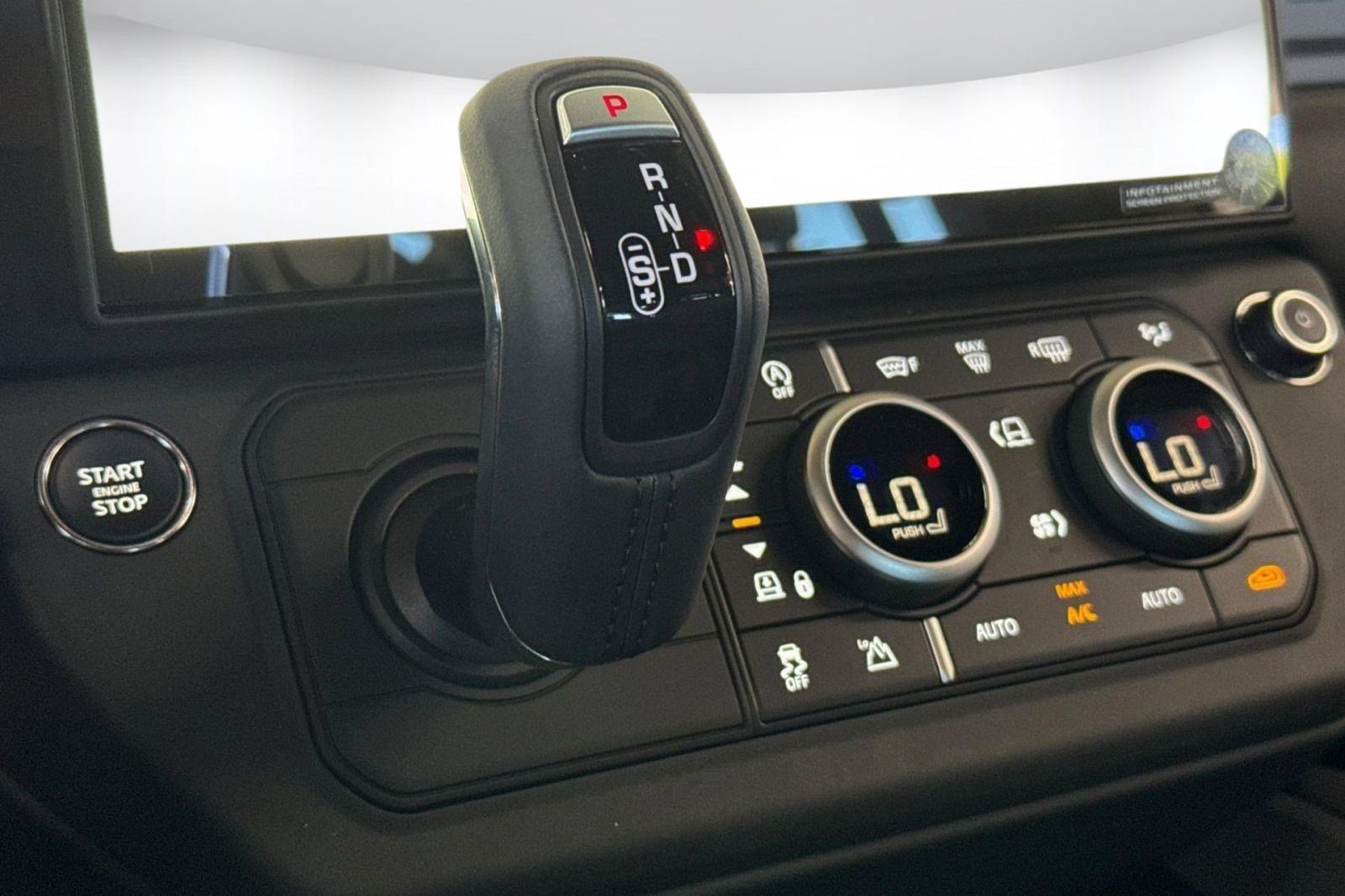 New 2026 Land Rover Defender 110 X-Dynamic SE AWD/4WD image 15