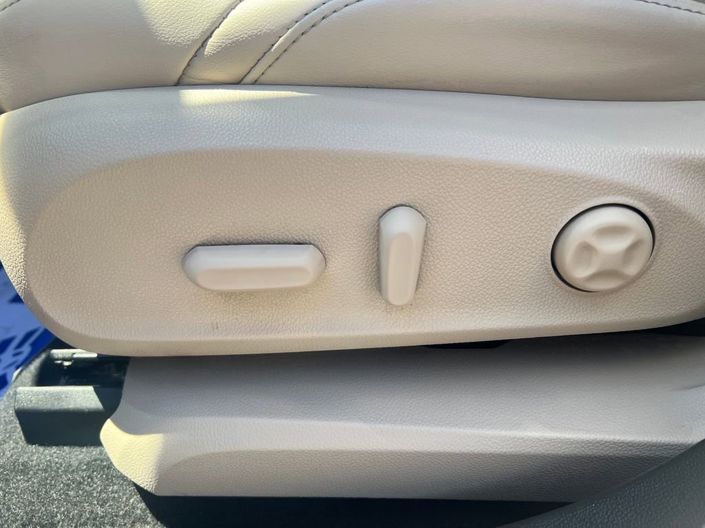 Used 2019 Buick Envision Essence AWD/4WD image 18