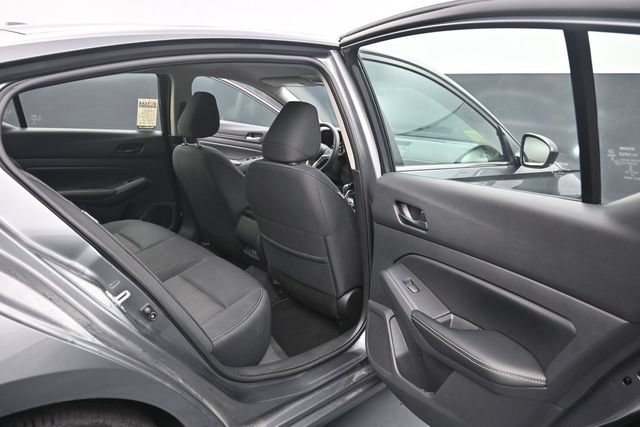 Used 2025 Nissan Altima 2.5 SV FWD image 44