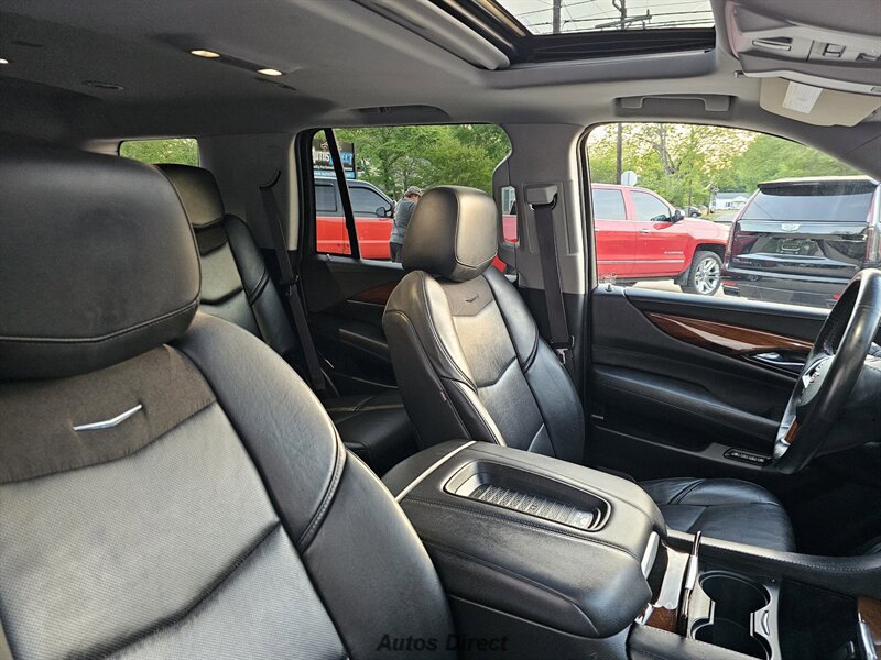 Used 2015 Cadillac Escalade Luxury AWD/4WD image 34