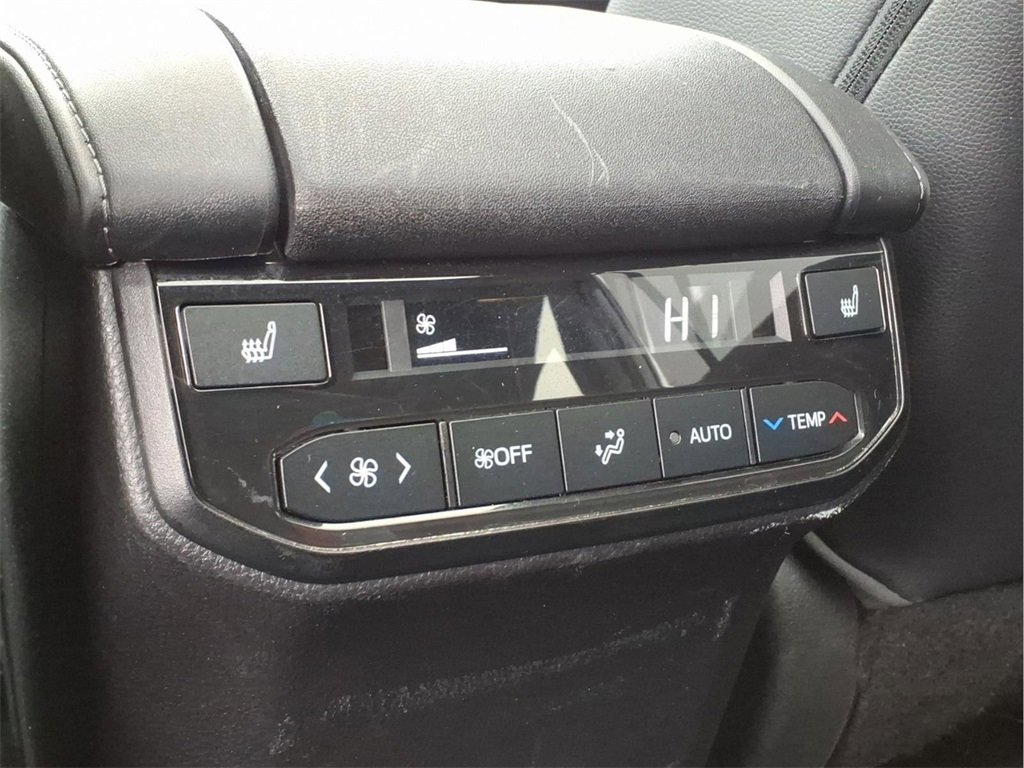 Used 2020 Toyota Highlander Platinum image 24