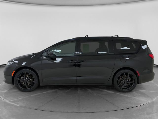 Used 2025 Chrysler Pacifica Limited image 6