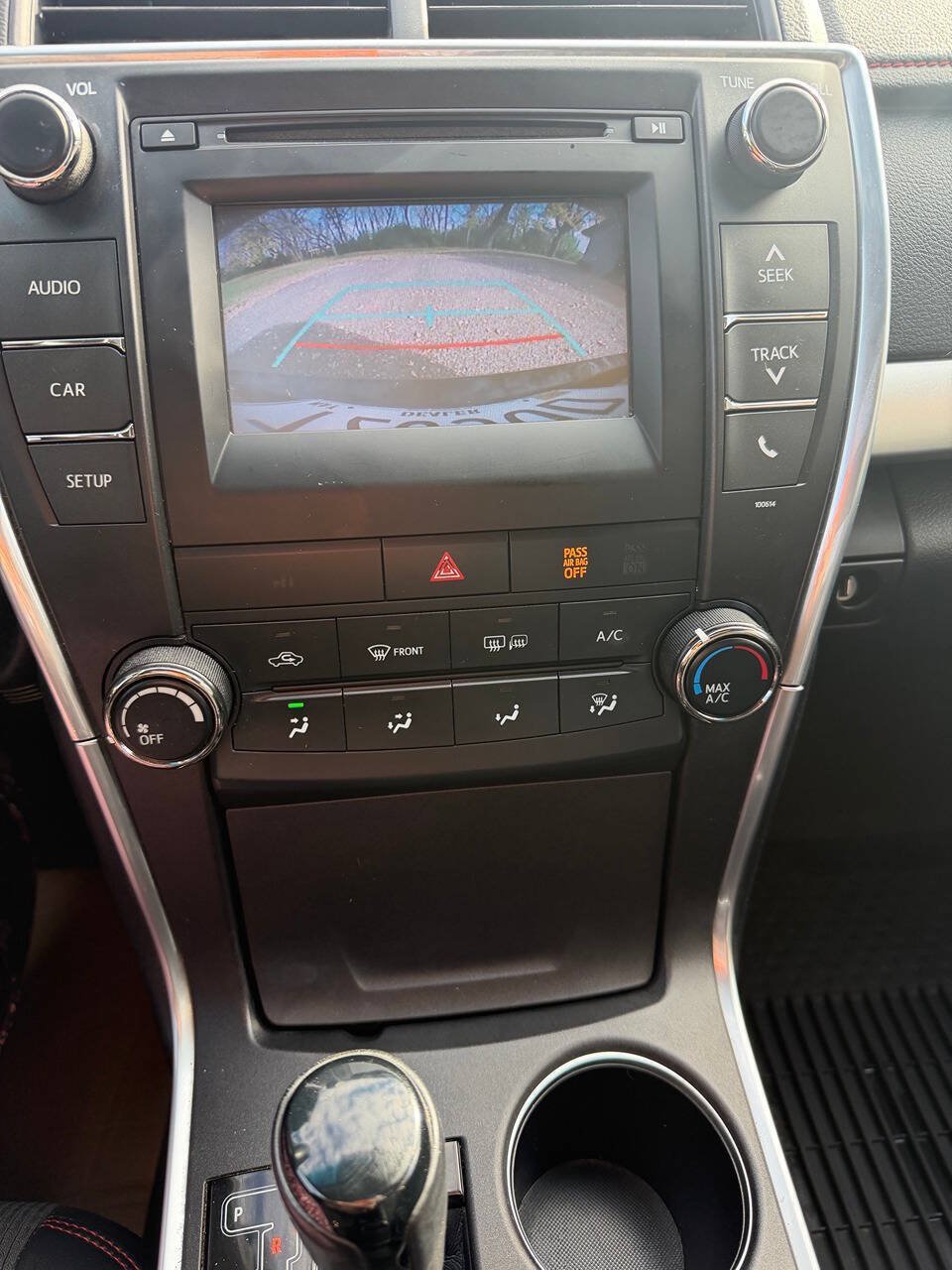 Used 2016 Toyota Camry SE w/ Moonroof Package FWD image 17