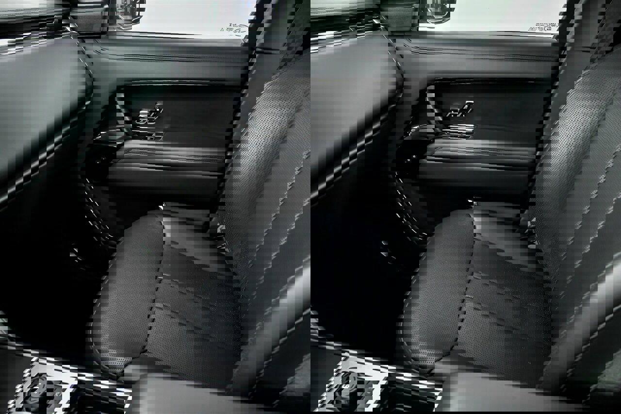 Used 2023 Land Rover Range Rover SV image 39