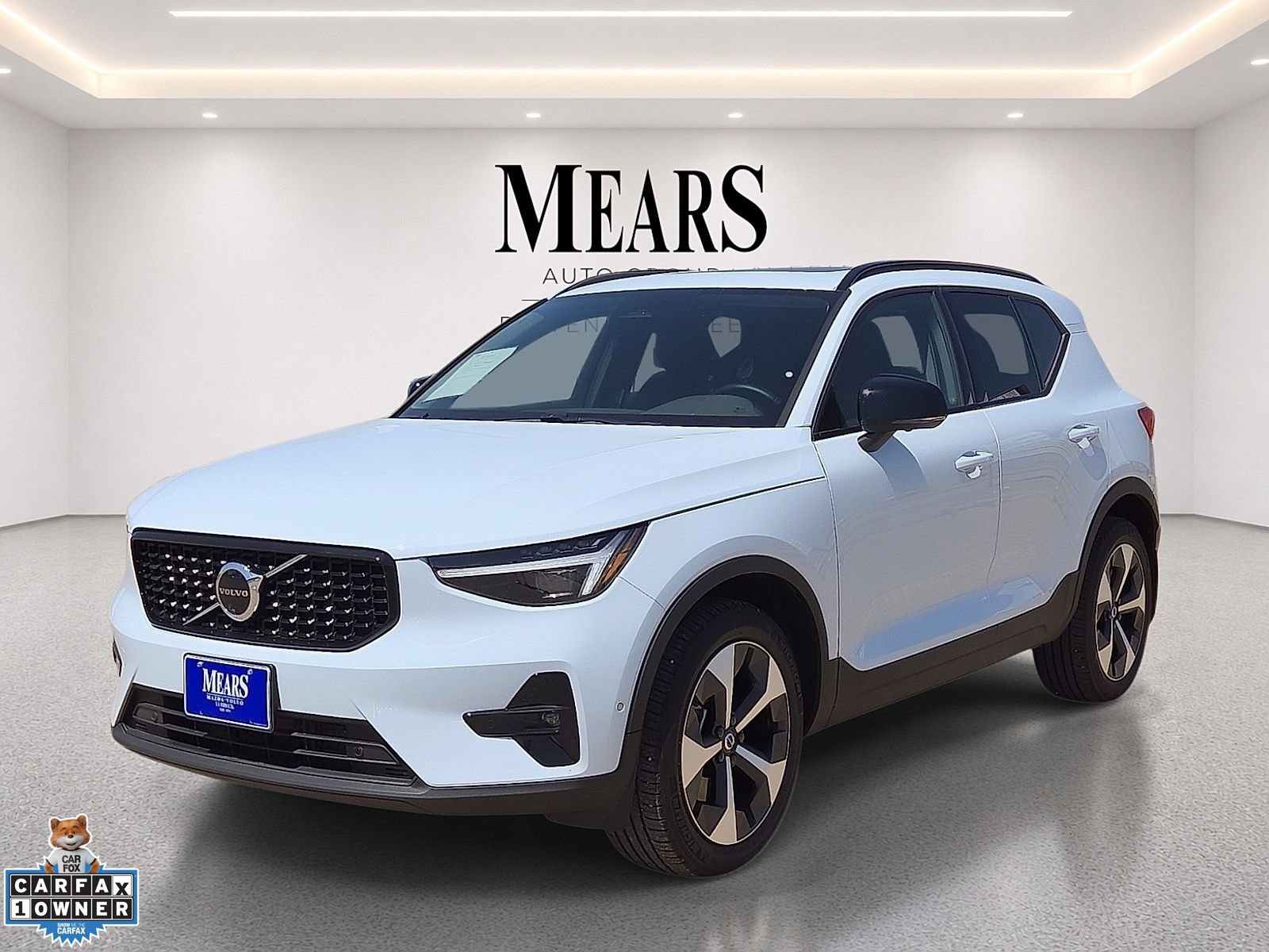 Used 2026 Volvo XC40 B5 Plus AWD/4WD image 1