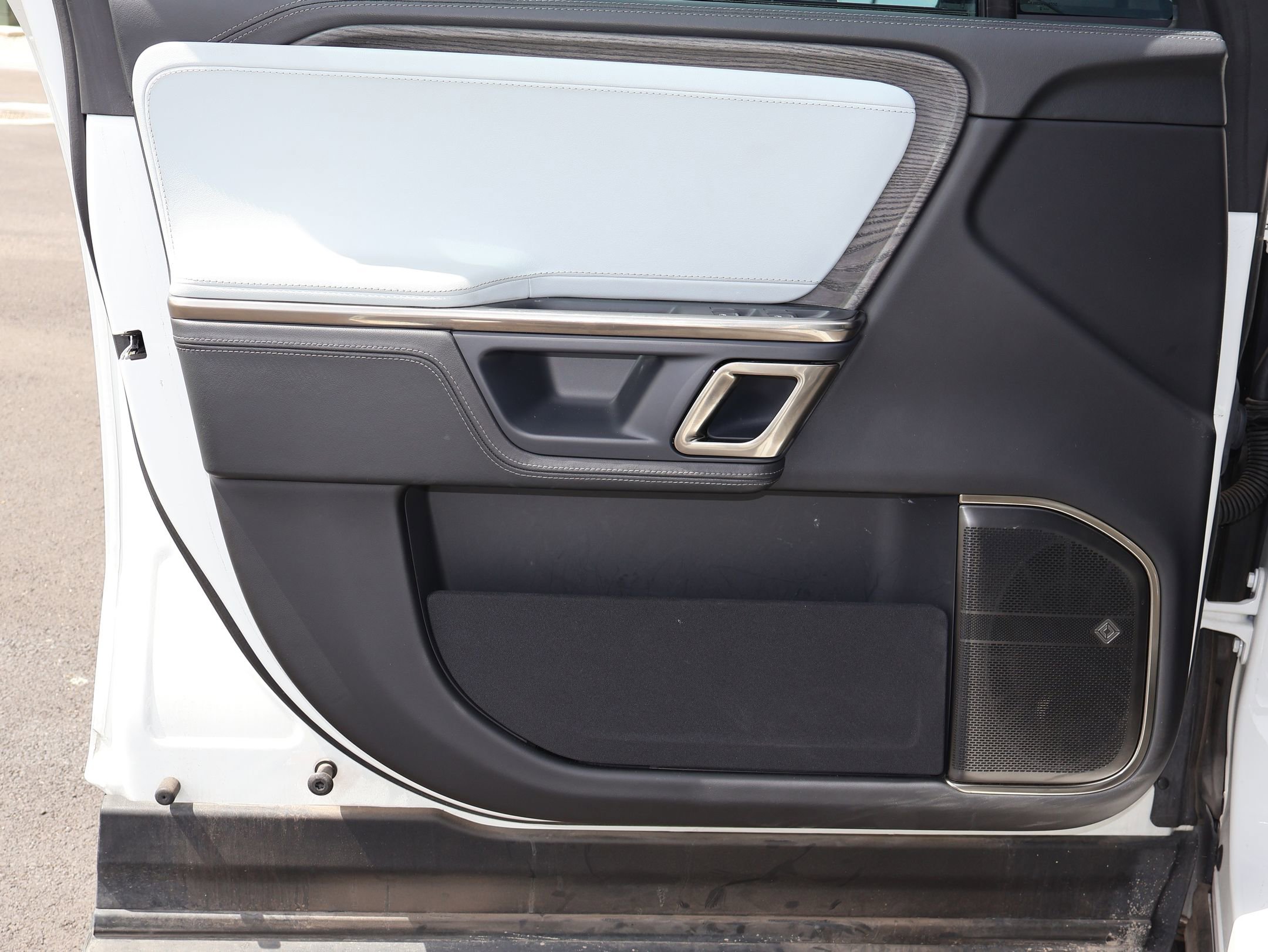 Used 2023 Rivian R1S Launch Edition AWD/4WD image 10