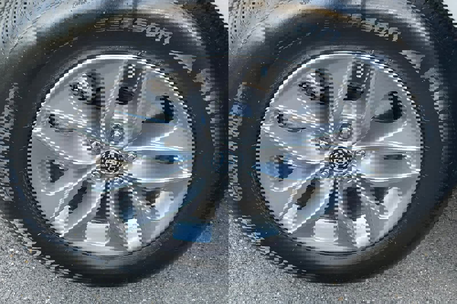 Used 2023 Toyota Sienna XLE image 10