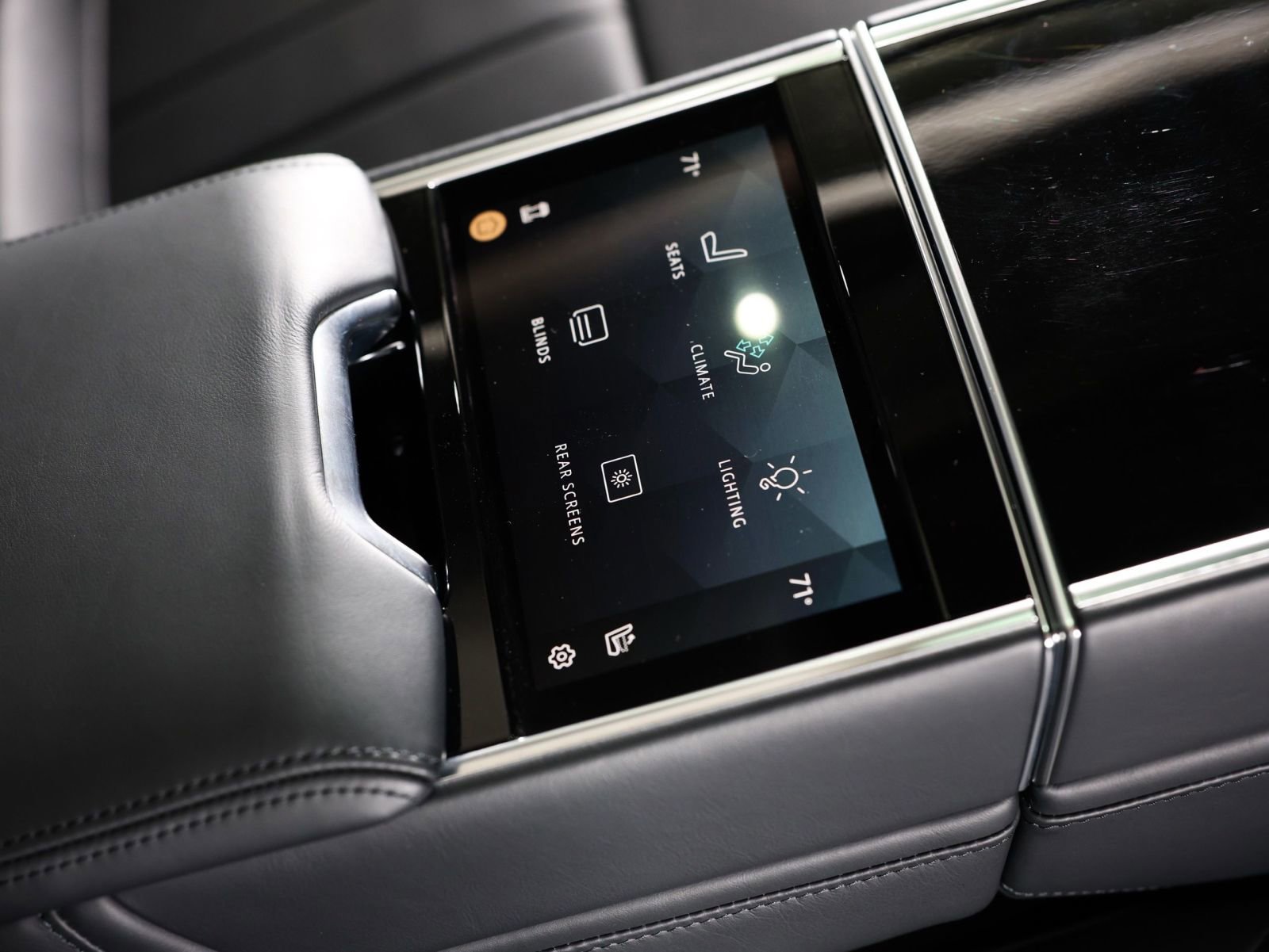 Used 2023 Land Rover Range Rover Long Wheelbase Autobiography image 30