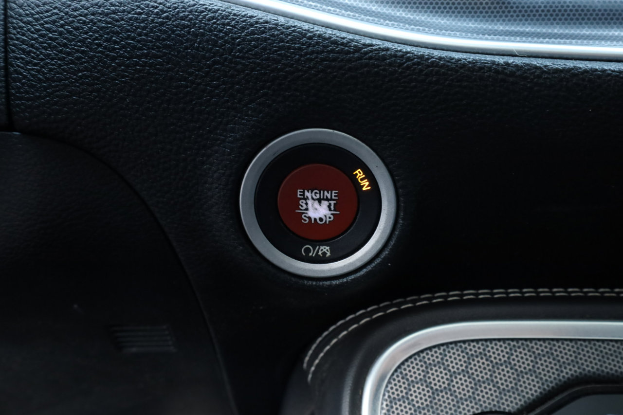 Used 2016 Dodge Challenger SRT w/ Technology Group image 40