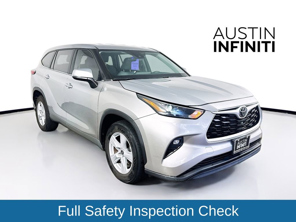 Used 2023 Toyota Highlander LE FWD image 1