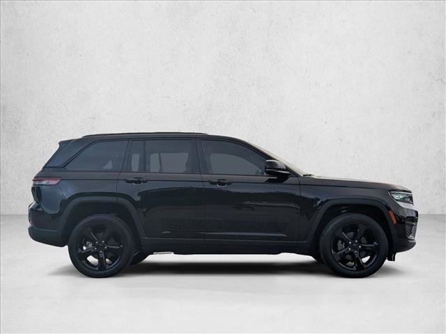 Used 2024 Jeep Grand Cherokee Altitude RWD image 4