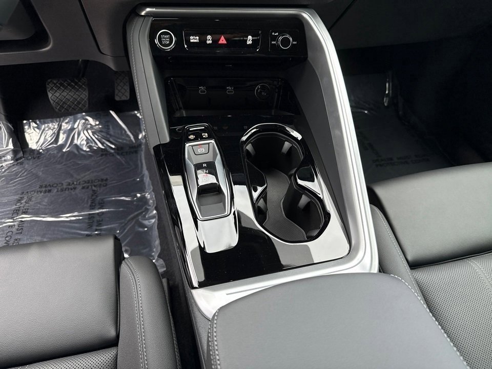 Certified 2025 Audi Q5 2.0T Premium Plus w/ Premium Plus image 18