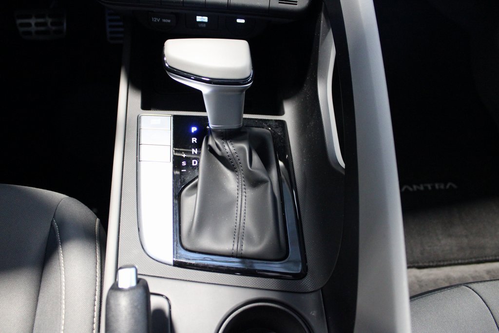 Used 2025 Hyundai Elantra Sport image 30