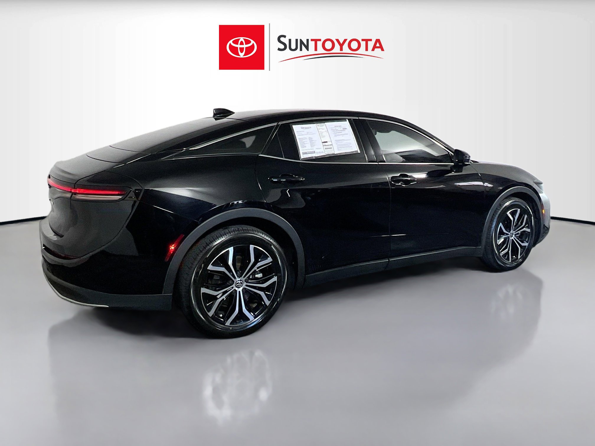 Used 2023 Toyota Crown XLE image 4