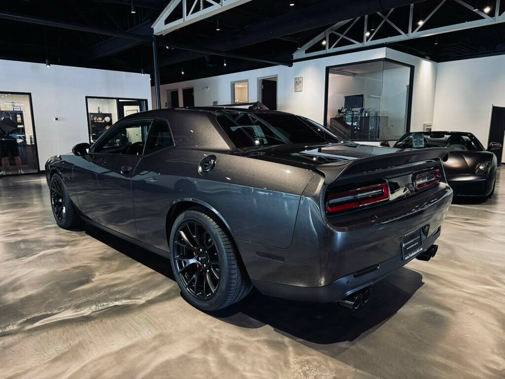 Used 2016 Dodge Challenger SRT Hellcat RWD image 3