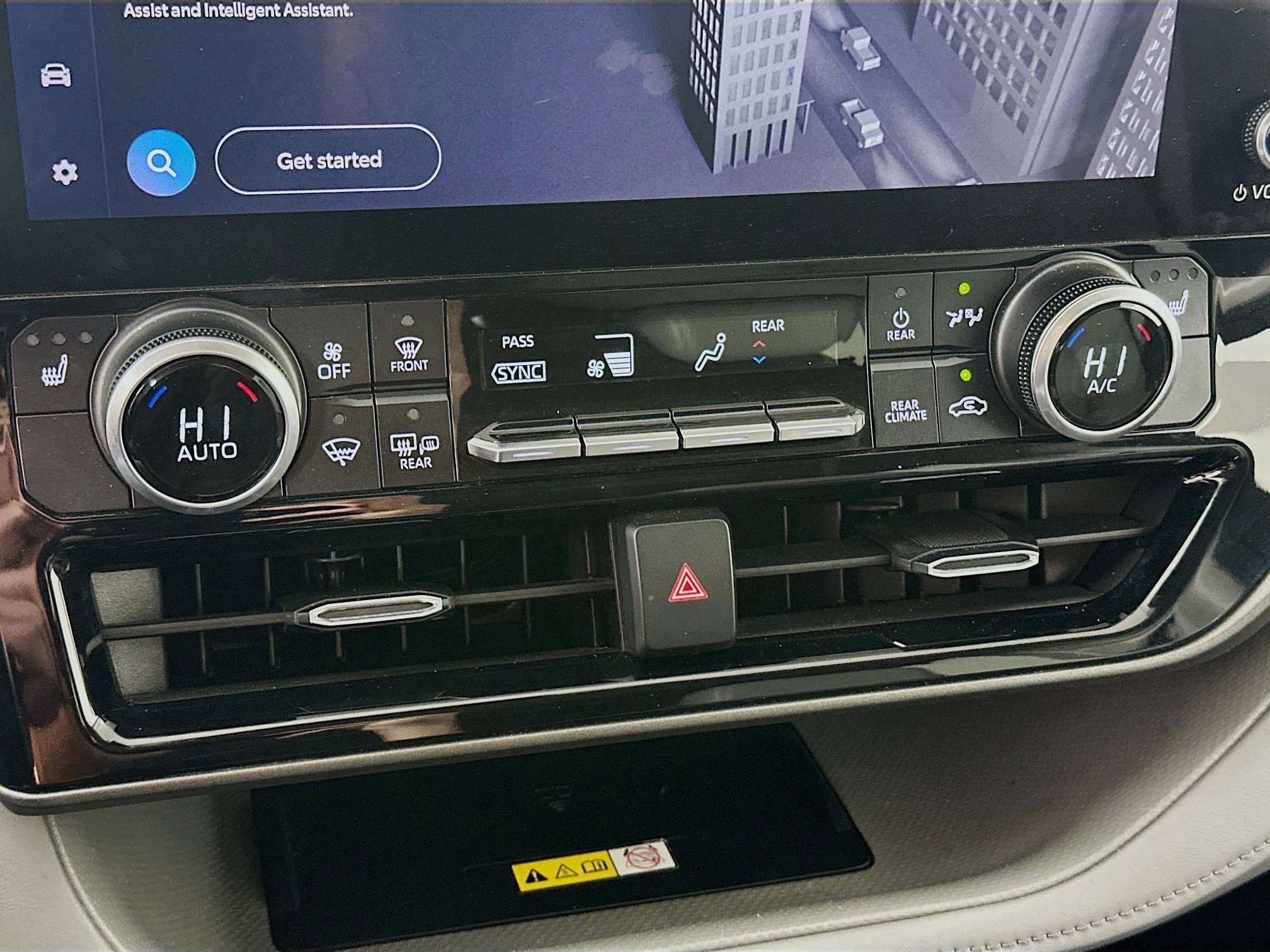 Used 2023 Toyota Highlander XLE image 24