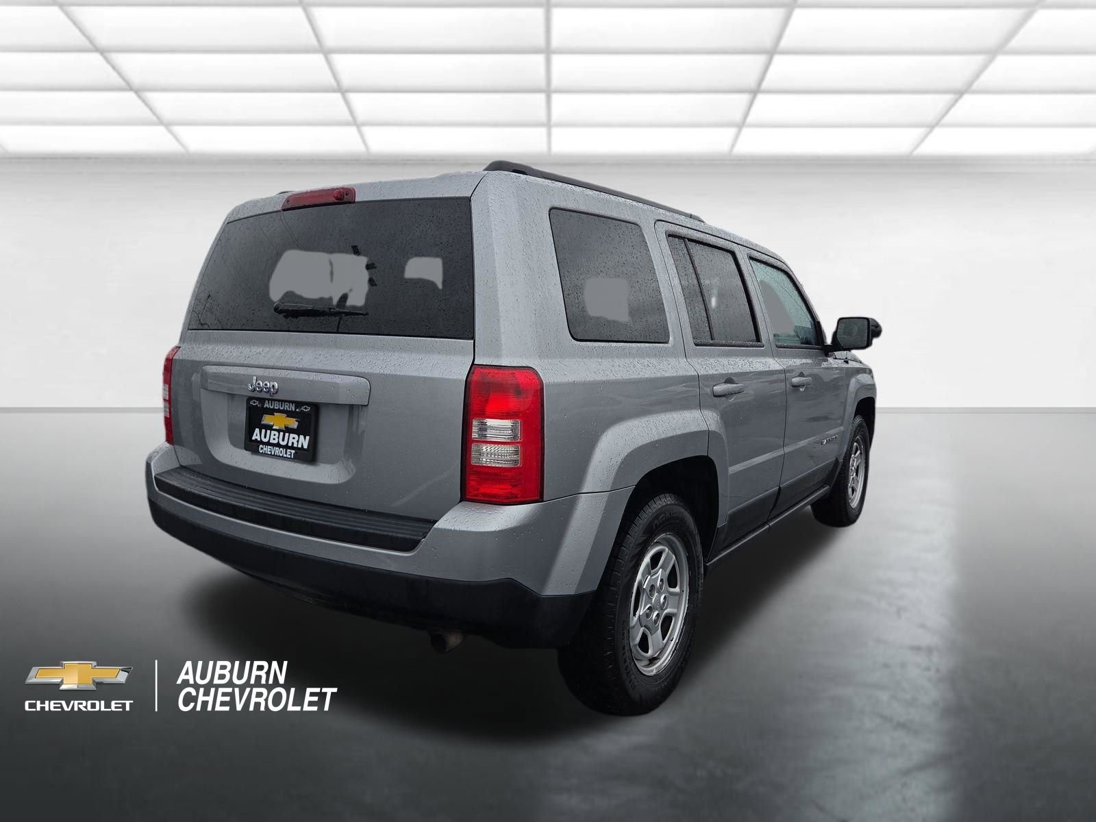 Used 2017 Jeep Patriot Sport w/ Power Value Group FWD image 3