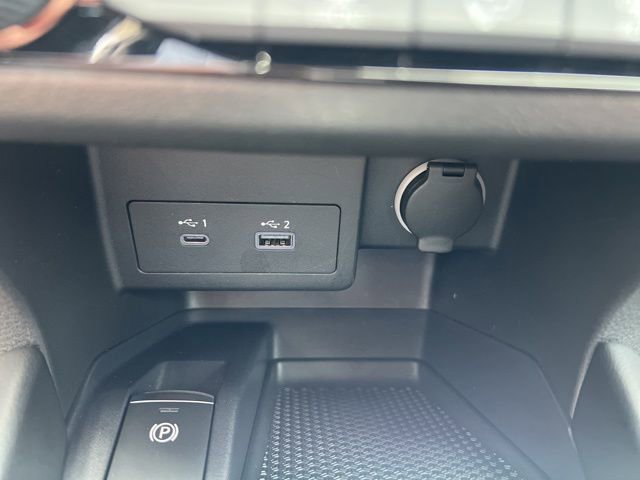 Used 2023 Nissan Kicks SR w/ SR Premium Package FWD image 34