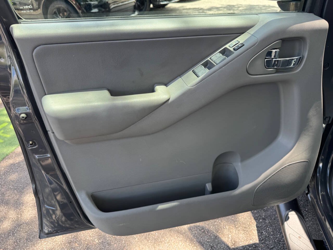 Used 2011 Nissan Frontier SL RWD image 41