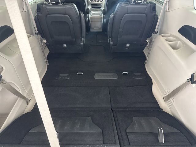 Used 2024 Chrysler Pacifica Touring-L image 21