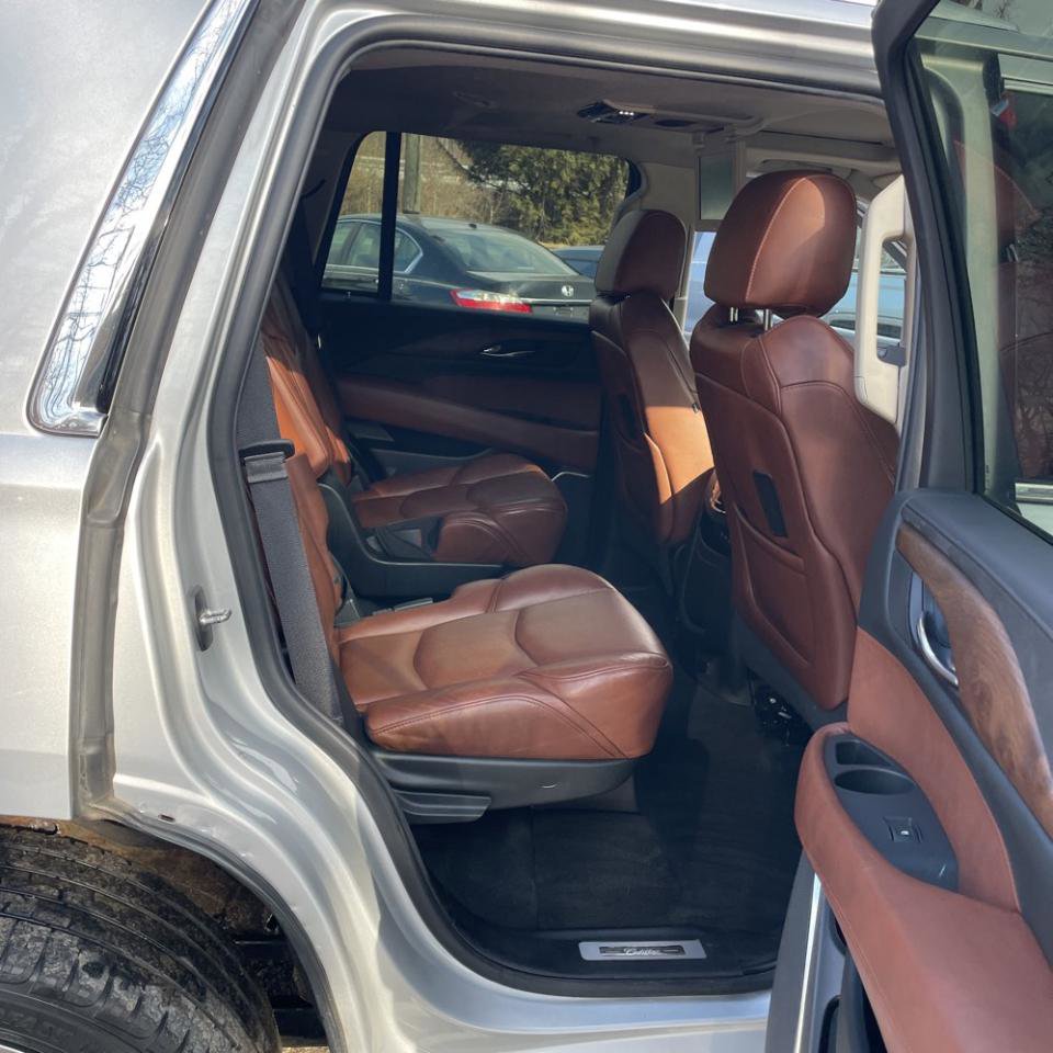 Used 2019 Cadillac Escalade Premium Luxury image 19
