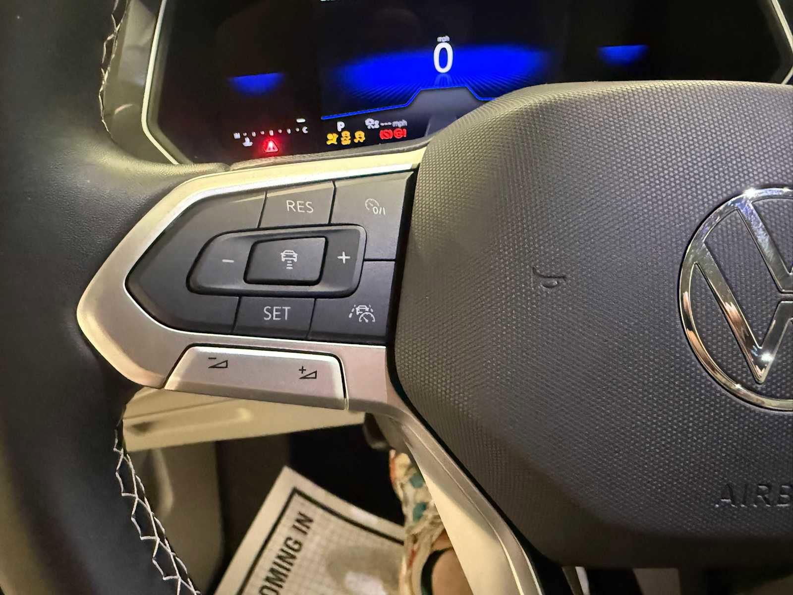 Certified 2024 Volkswagen Tiguan SE w/ Panoramic Sunroof Package AWD/4WD image 30