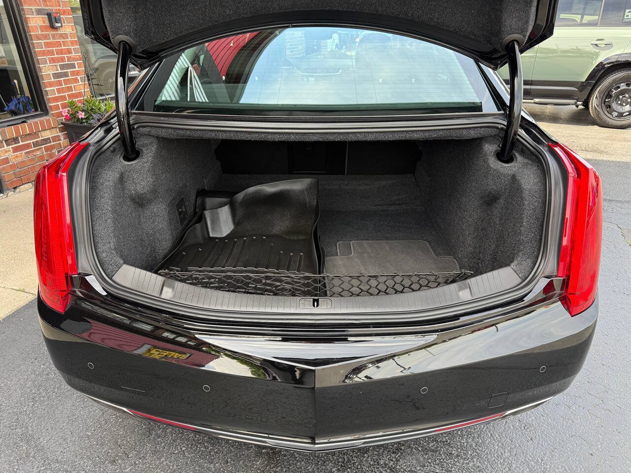 Used 2013 Cadillac XTS Premium FWD image 21