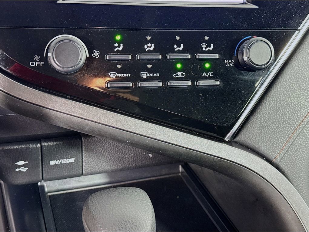 Used 2018 Toyota Camry LE image 19