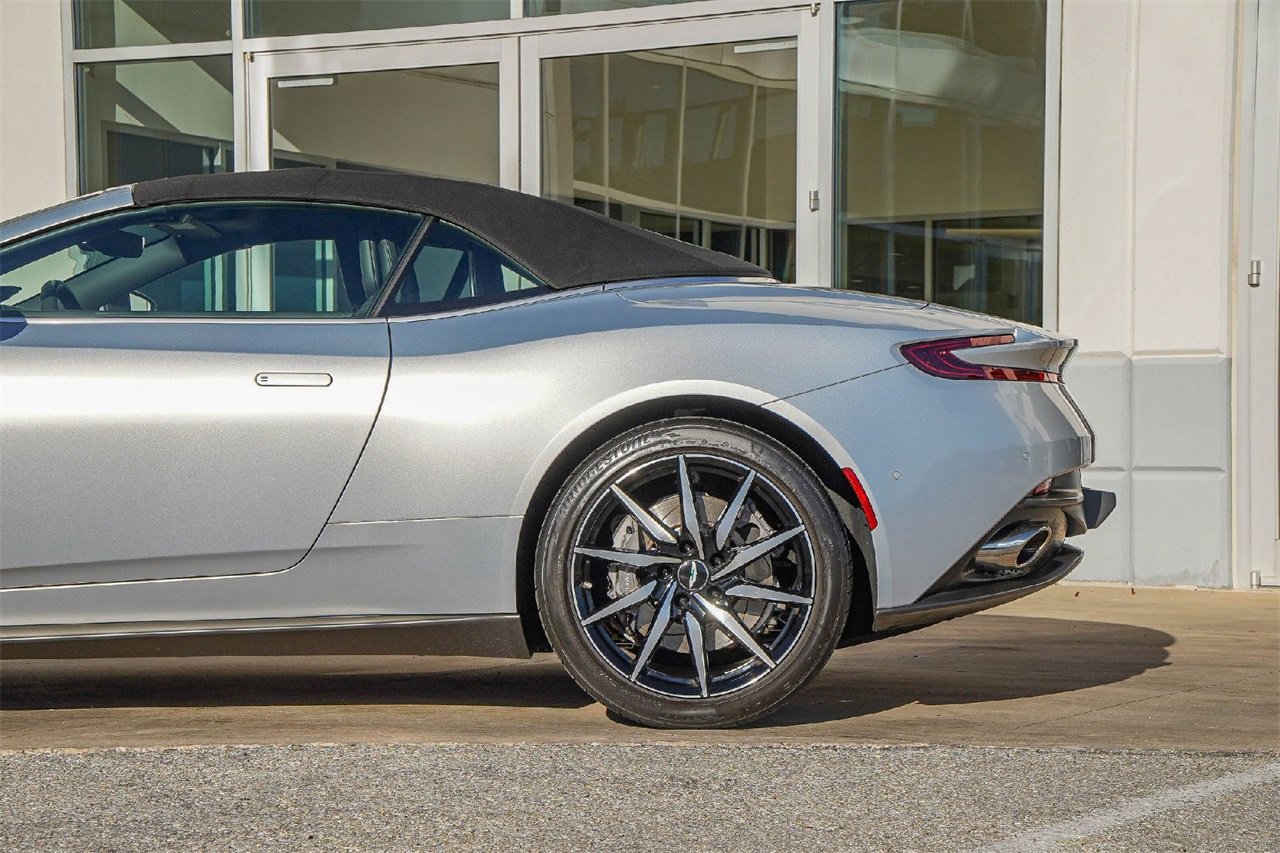 Used 2020 Aston Martin DB11 Volante image 22