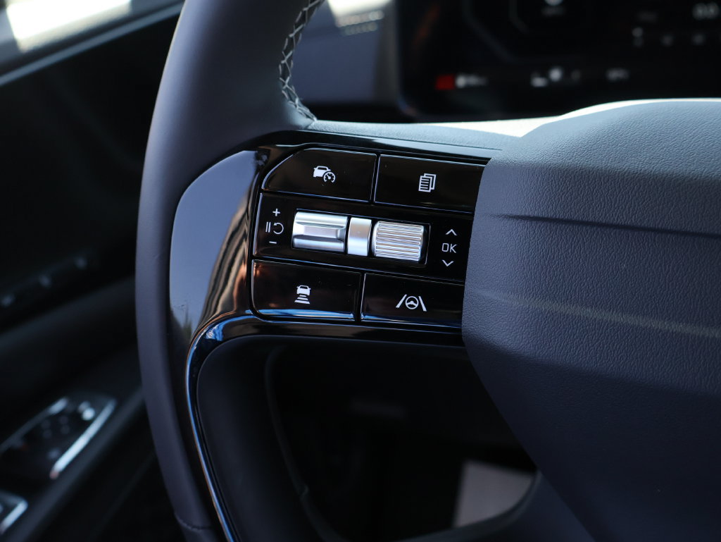 New 2027 Kia Carnival SX w/ Dark Edition Package FWD image 36