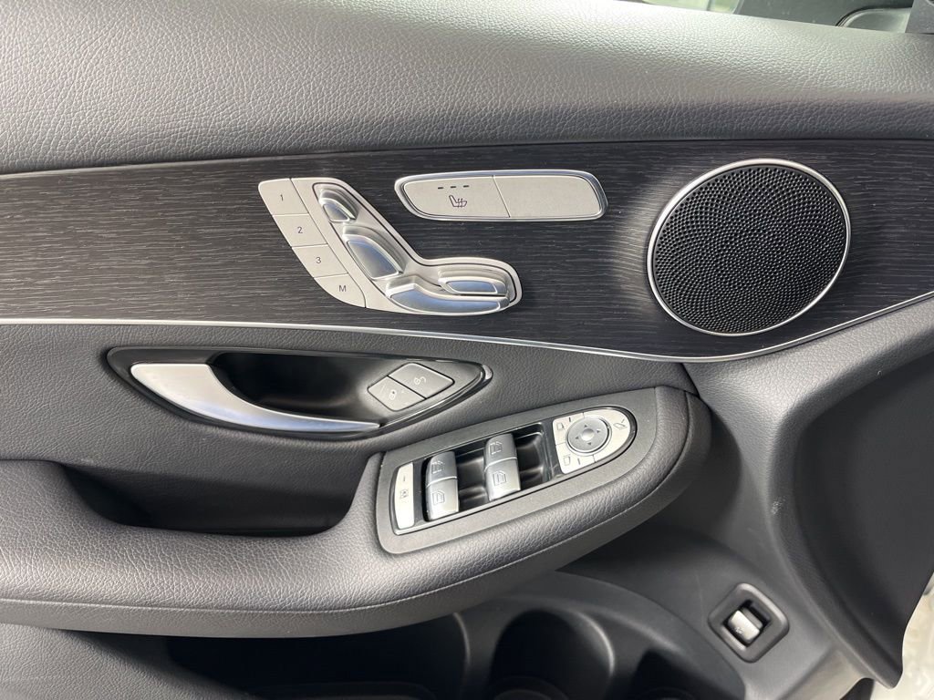 Used 2022 Mercedes-Benz GLC 300 4MATIC w/ Multimedia Package Lite image 26