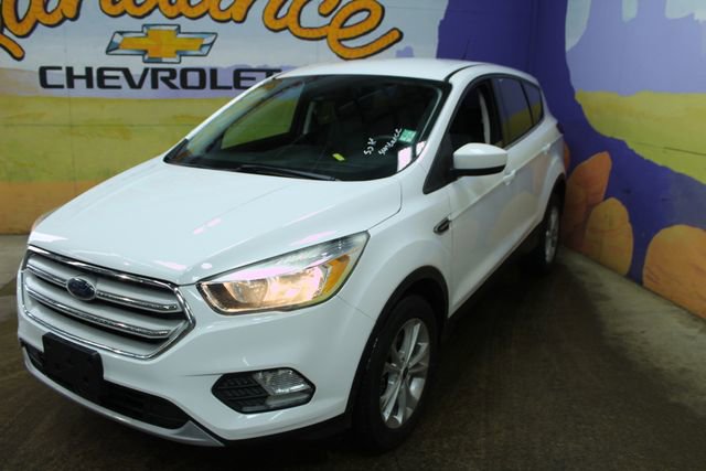 Used 2019 Ford Escape SE w/ Ford Safe & Smart Package image 4