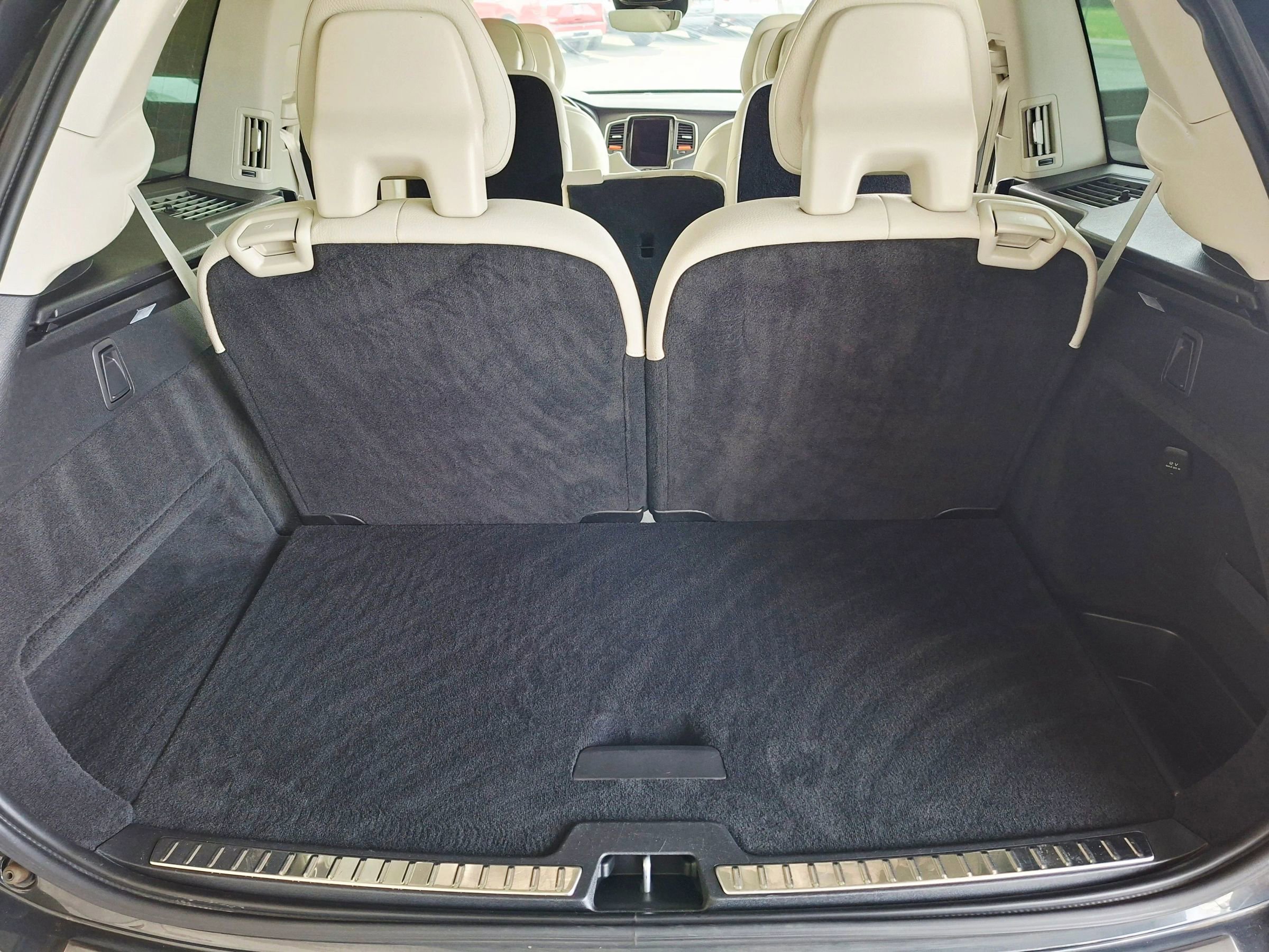 Used 2021 Volvo XC90 T5 Momentum w/ Climate Package AWD/4WD image 14