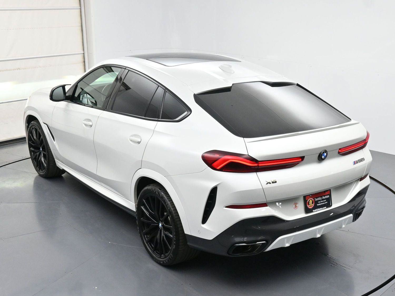 Used 2022 BMW X6 M50i w/ Executive Package AWD/4WD image 35