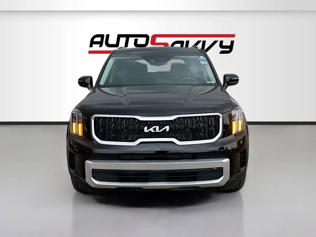 Used 2024 Kia Telluride EX w/ EX Captain's Chair Package image 2