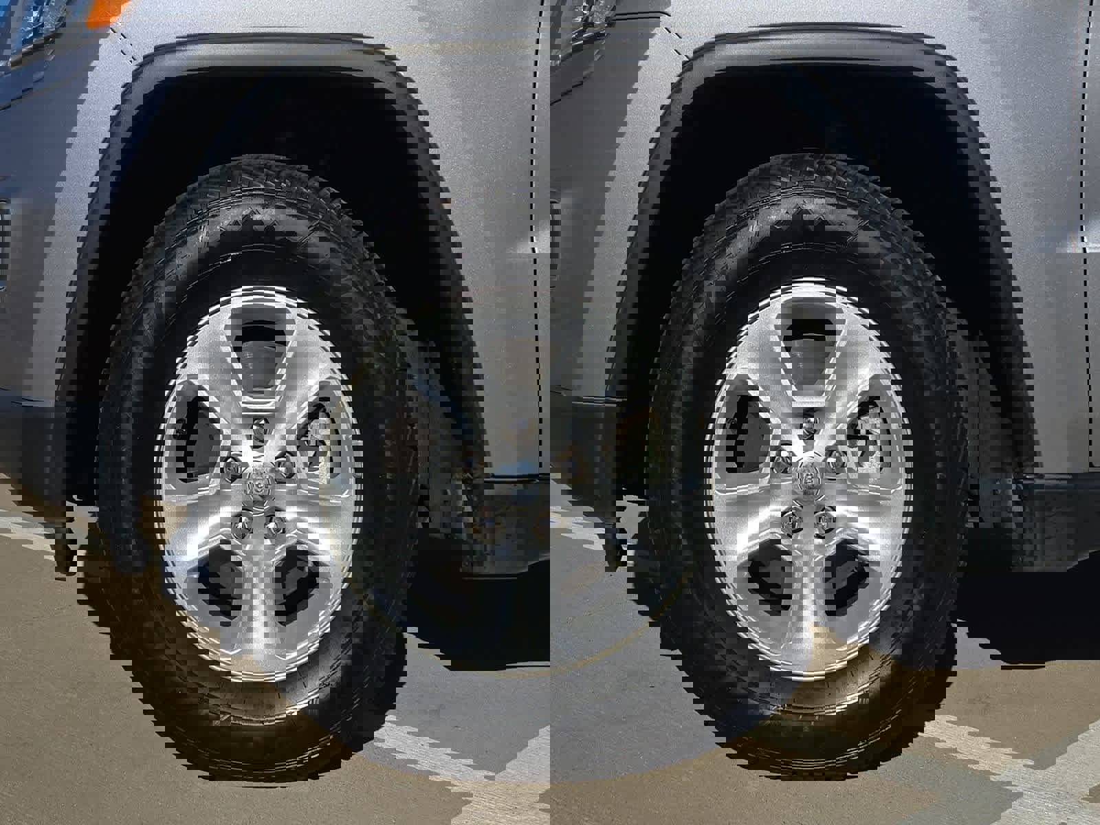 Used 2016 Jeep Grand Cherokee Laredo w/ Quick Order Package 23E image 13