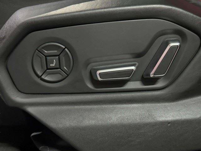 Used 2019 Lamborghini Urus AWD/4WD image 31