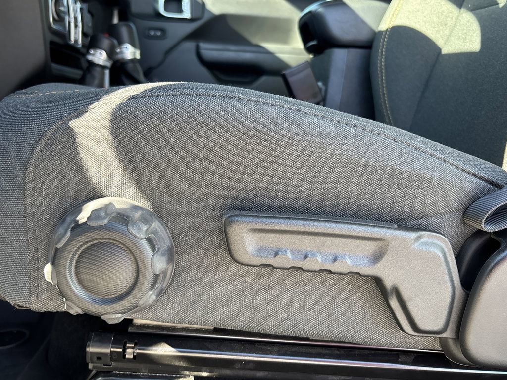 Used 2025 Jeep Wrangler Sport image 12