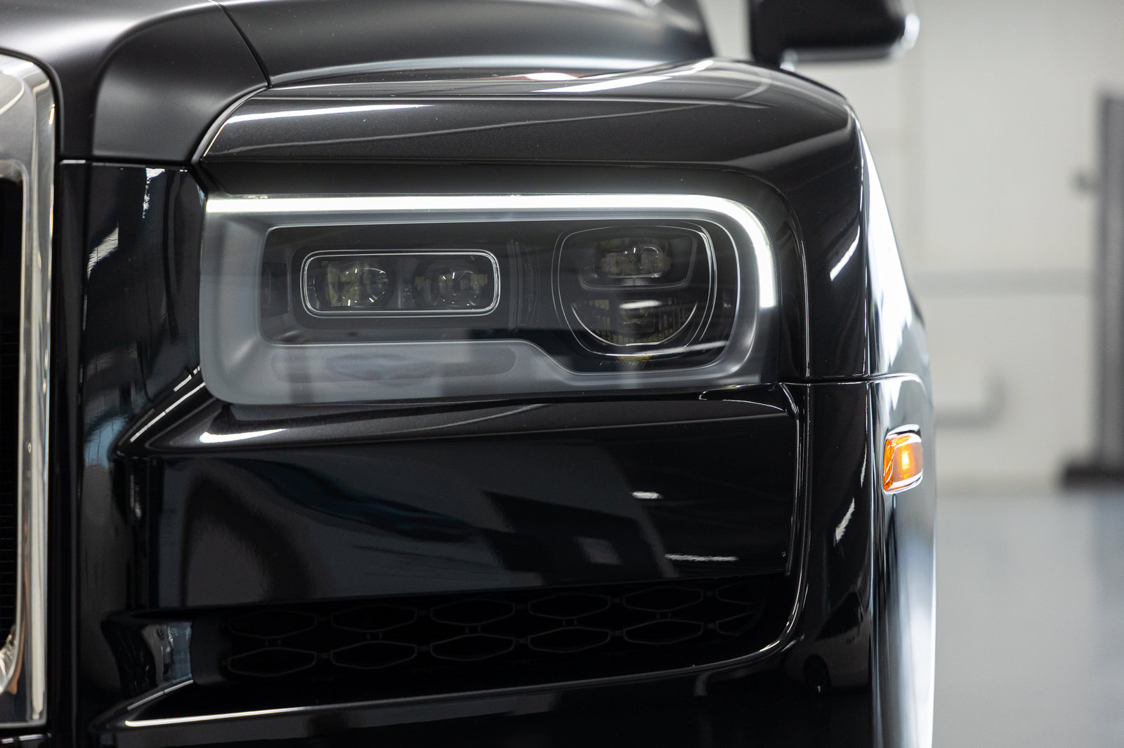 Certified 2024 Rolls-Royce Cullinan AWD/4WD image 15