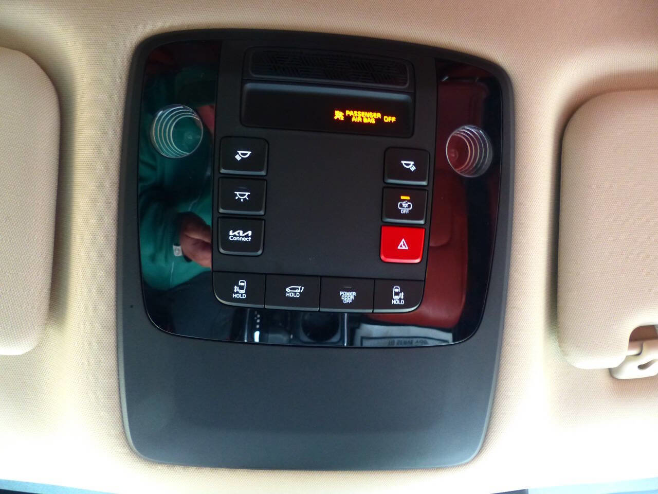 Used 2025 Kia Carnival EX image 37