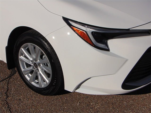 Used 2025 Toyota Corolla XLE image 2