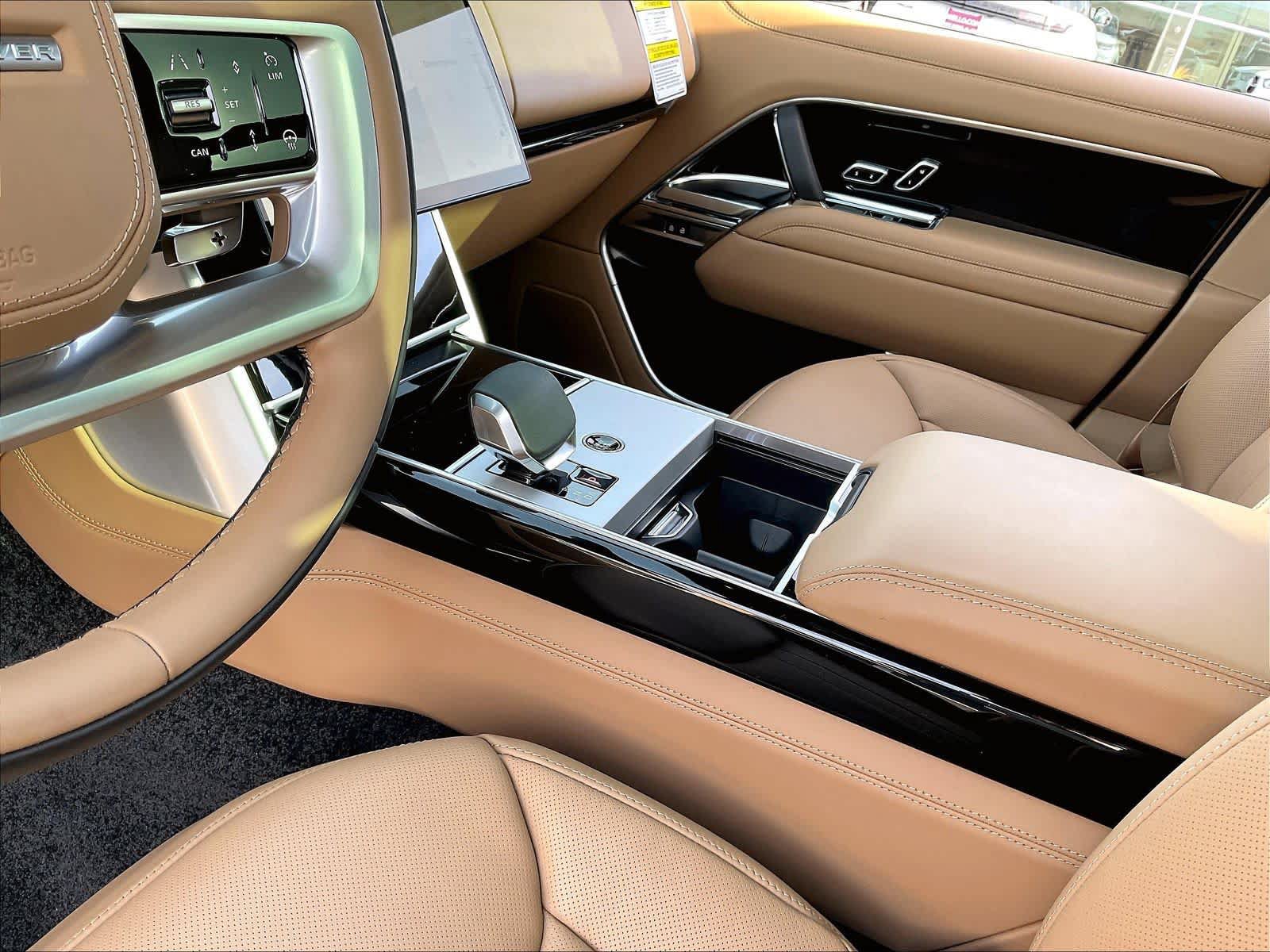 New 2025 Land Rover Range Rover Long Wheelbase SE AWD/4WD image 10