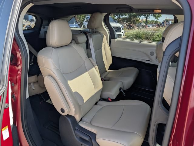 Certified 2023 Toyota Sienna XLE FWD image 30