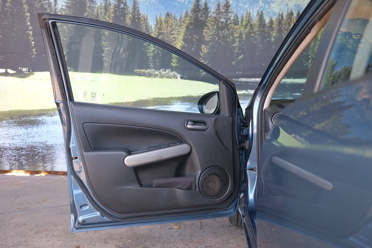 Used 2014 MAZDA MAZDA2 Sport FWD image 9