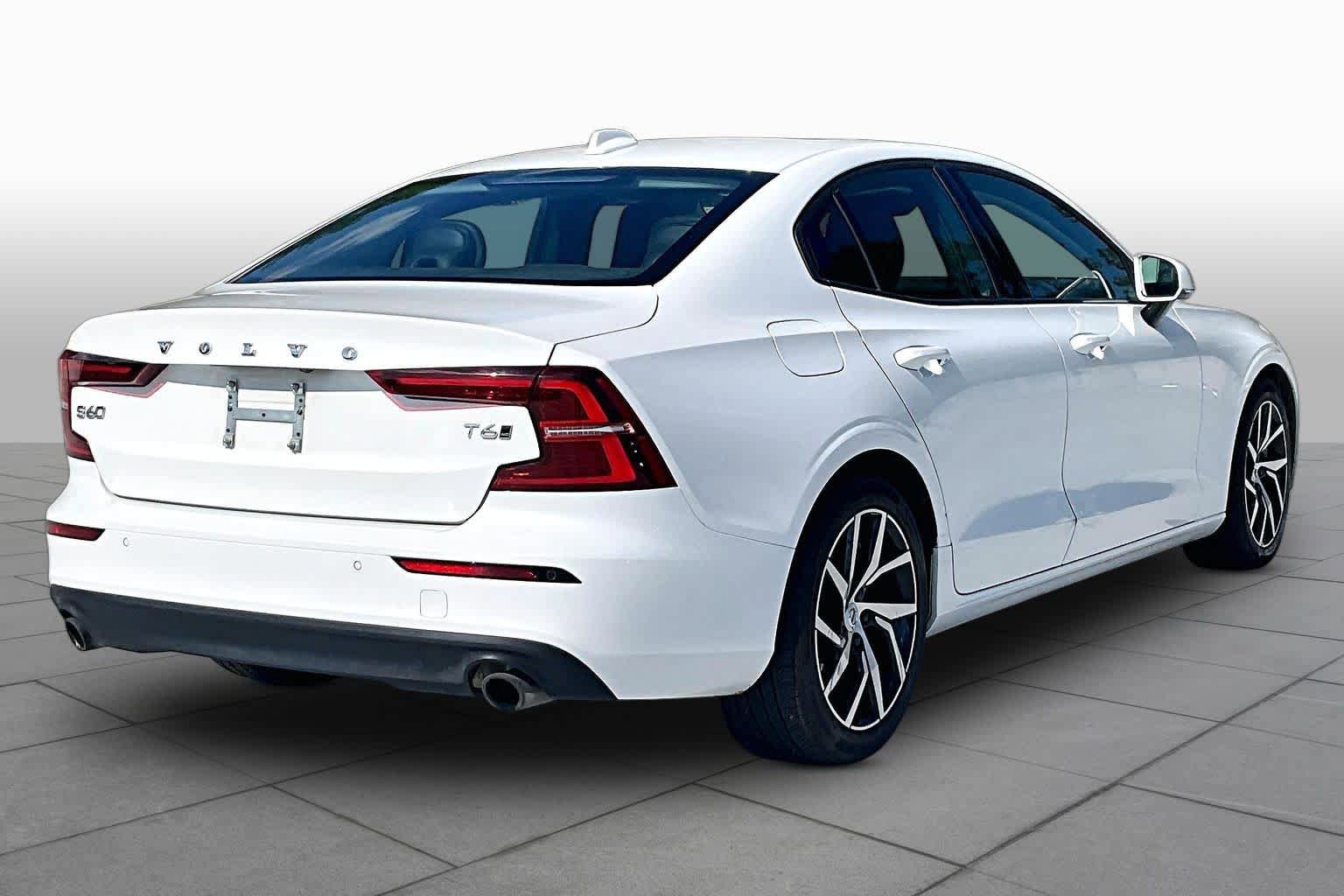 Used 2020 Volvo S60 T6 Momentum AWD/4WD image 13