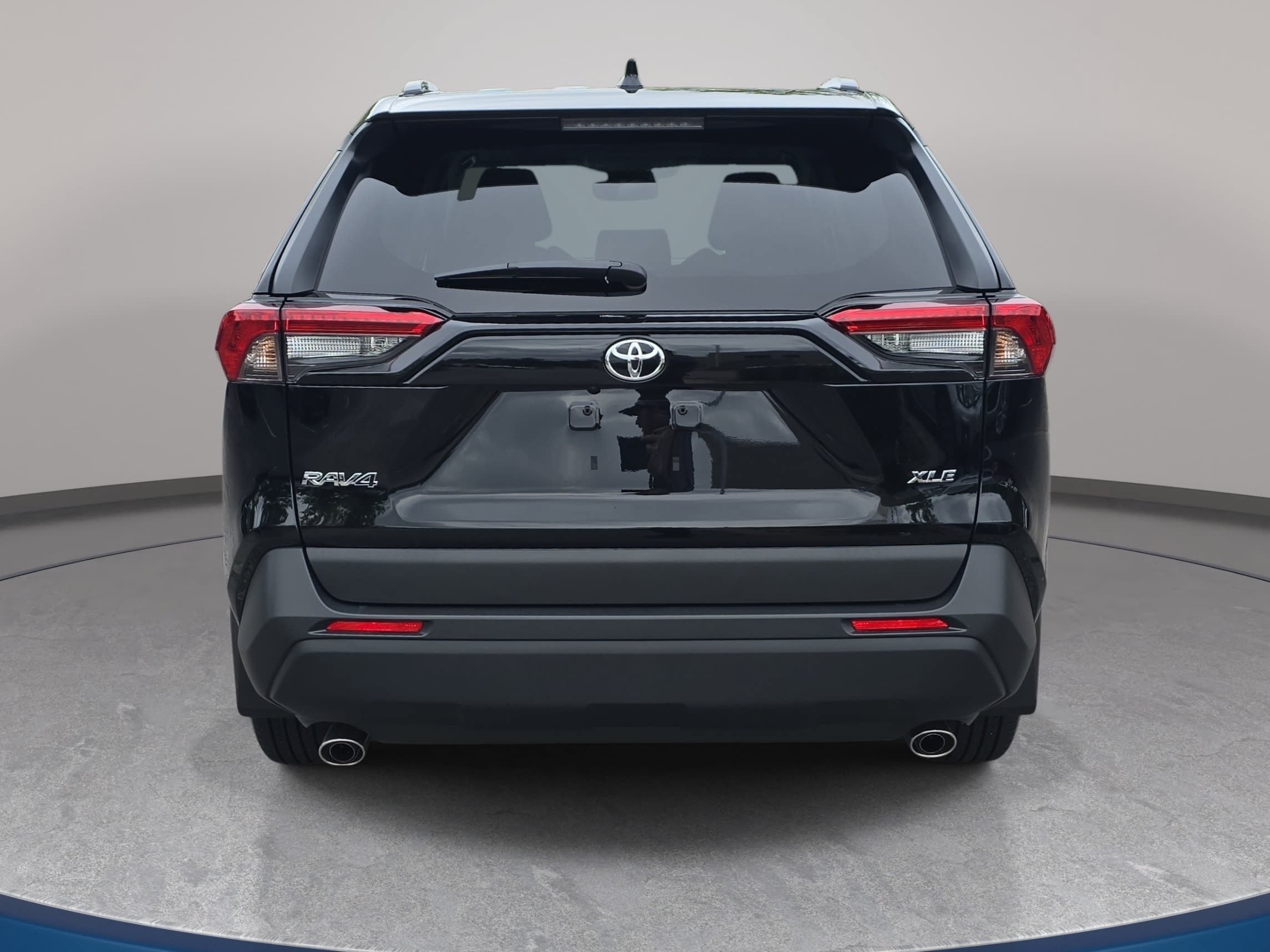 Used 2025 Toyota RAV4 XLE w/ Convenience Package FWD image 6