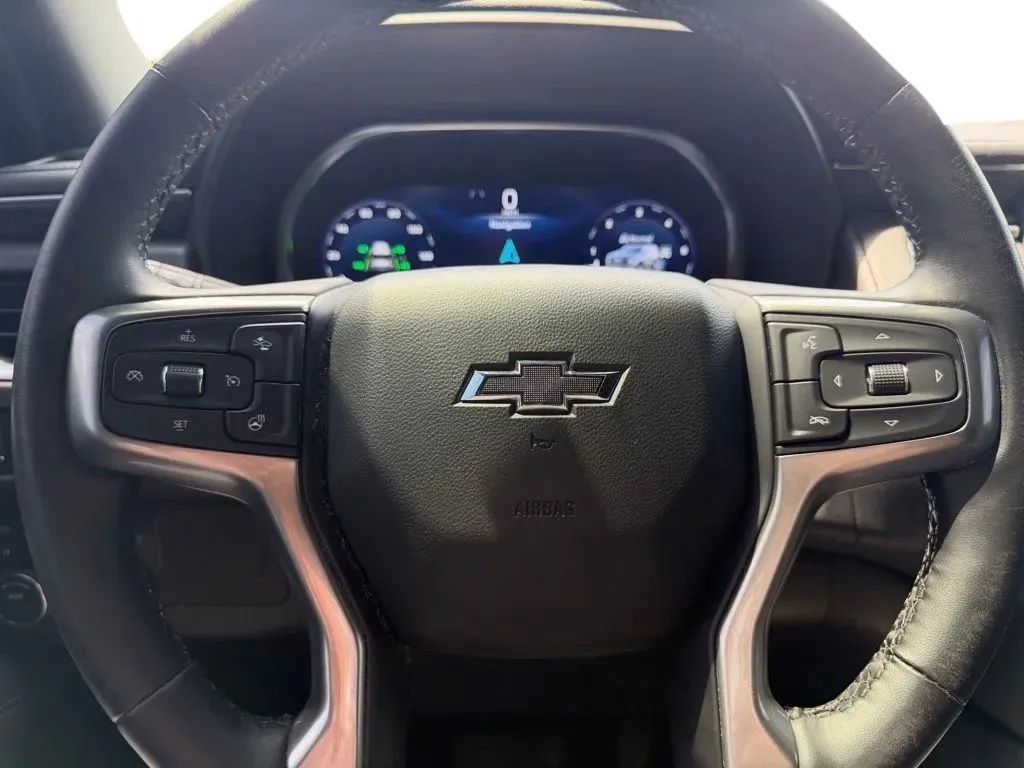Used 2024 Chevrolet Tahoe Z71 w/ Luxury Package AWD/4WD image 15