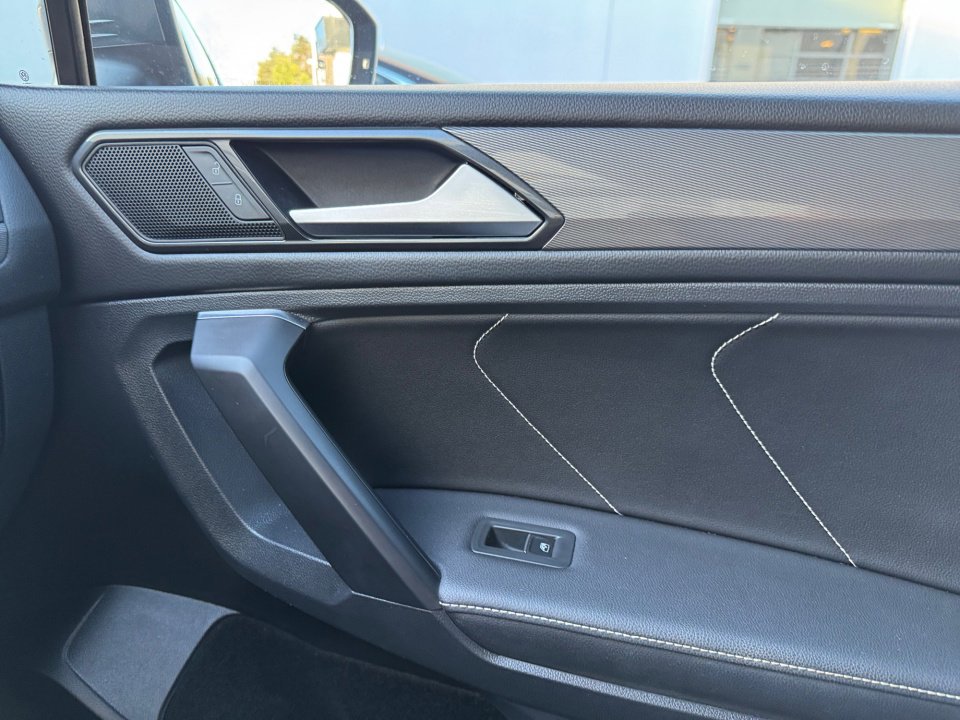 Used 2022 Volkswagen Tiguan SE image 35