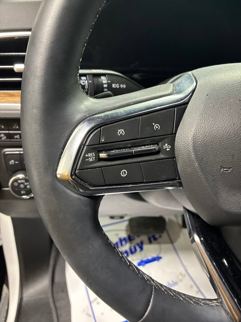 Used 2025 Chevrolet Tahoe High Country AWD/4WD image 14