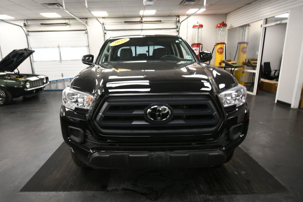 Used 2022 Toyota Tacoma SR w/ SR Convenience Package RWD image 3